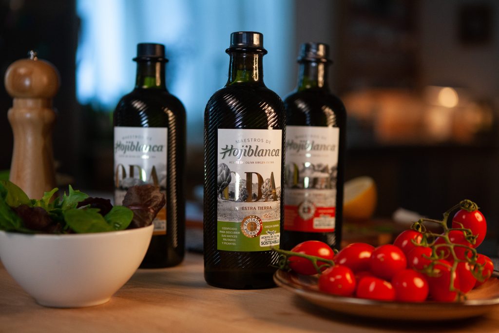 Maestros de Hojiblanca, marca de Deoleo, apuesta por la tecnología blockchain de IBM Food Trust para trazar la calidad de sus AOVES